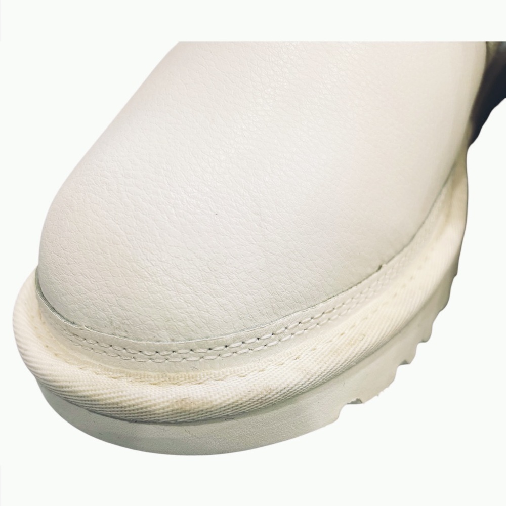 (M) UGG White/Black - Picture 3 of 10